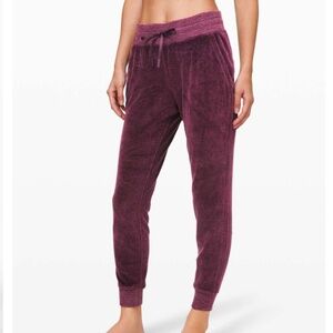 LULULEMON Warm Down Jogger Velour in Heathered Arctic Plum Size 2